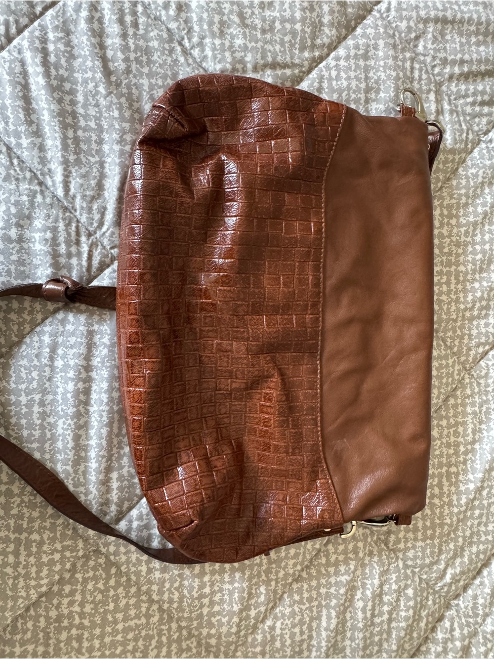 Pulicati Brown Croc-Embossed Leather Tassel Shoulder Bag - Picture 3 of 6